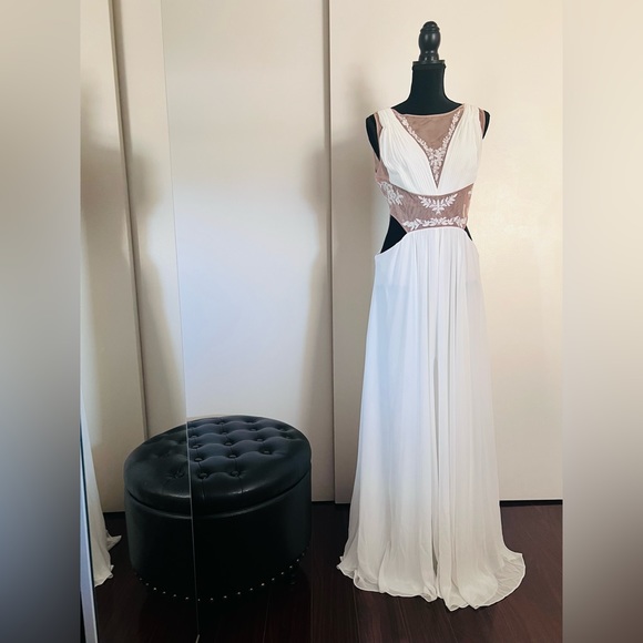 BCBGMaxAzria Dresses & Skirts - Bcbgmaxazria tulle dress